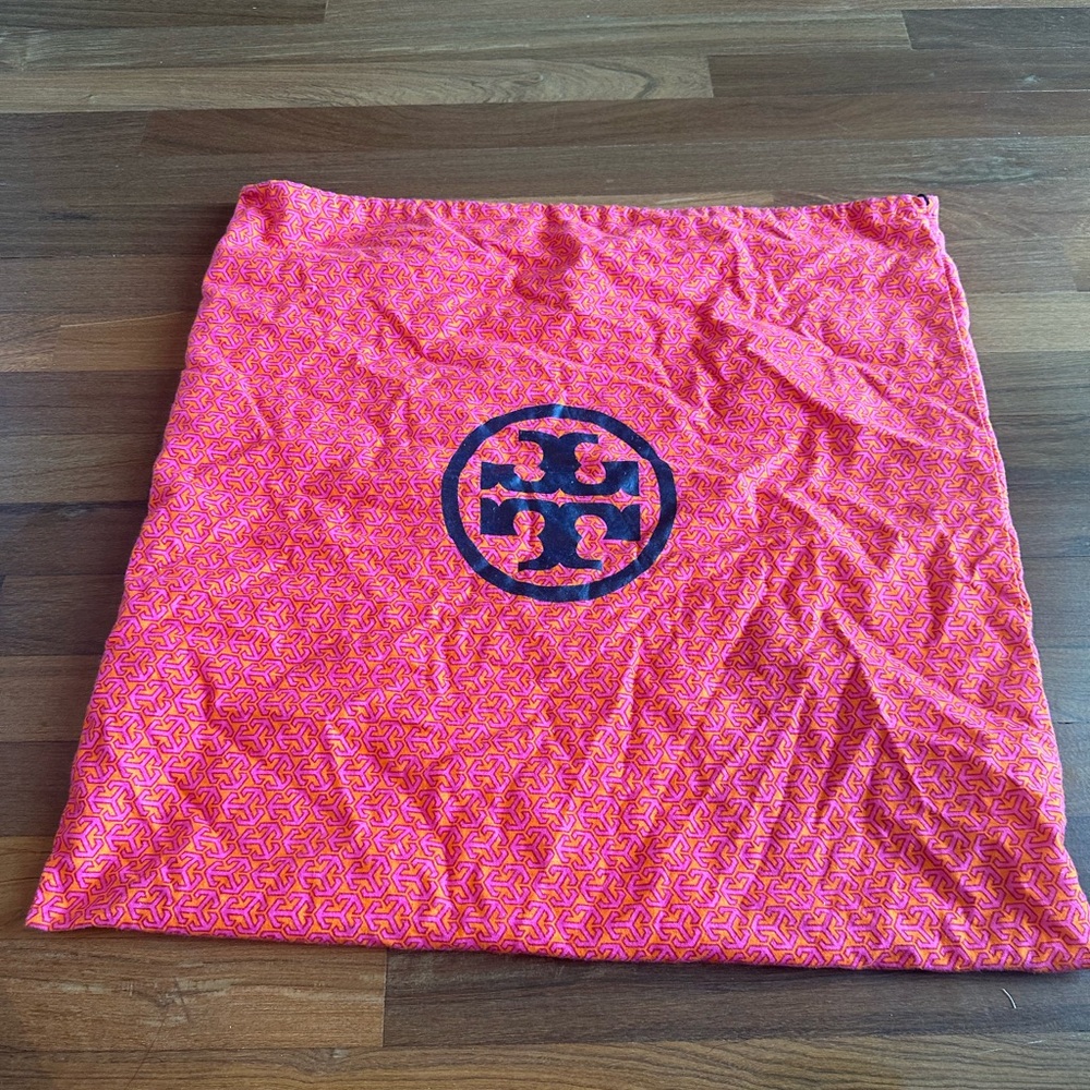 💯 Authentic Tory Burch Cover bag